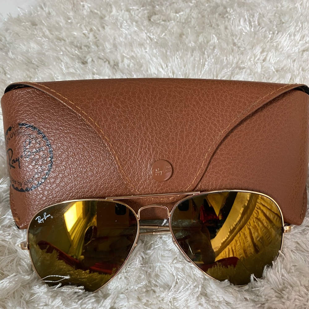 Yellow/ gold mirrored Rayban aviators